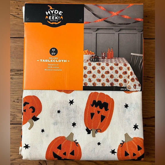 Halloween Pumpkin Table Cloth NWT 60”x 84” Oblong Seats 6 to 8 - Hyde & EEK! - Picture 5 of 5